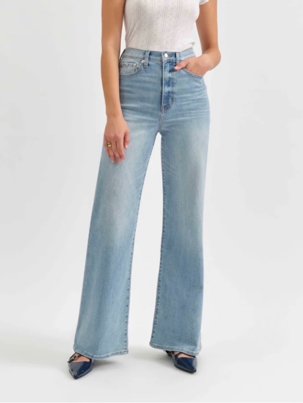 Light Wash High-Rise Wide Leg Jeans - Women's